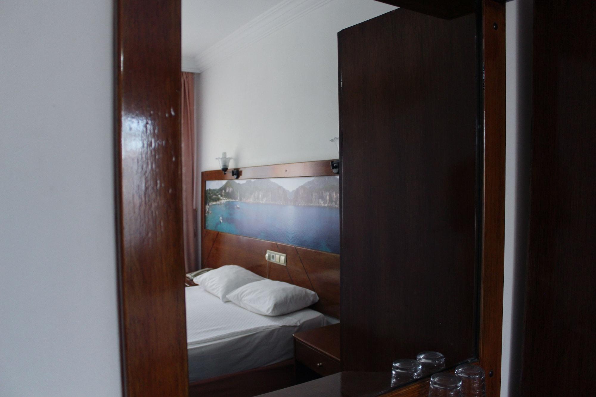 Semoris Hotel Side Luaran gambar