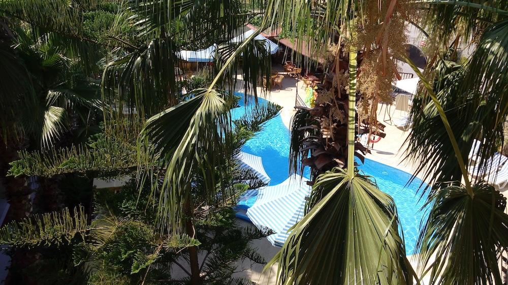 Semoris Hotel Side Luaran gambar