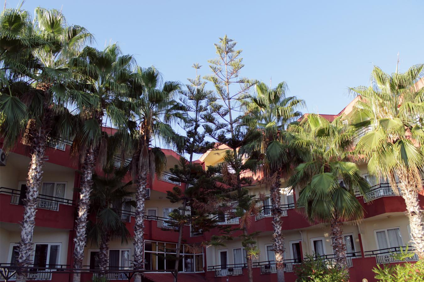 Semoris Hotel Side Luaran gambar