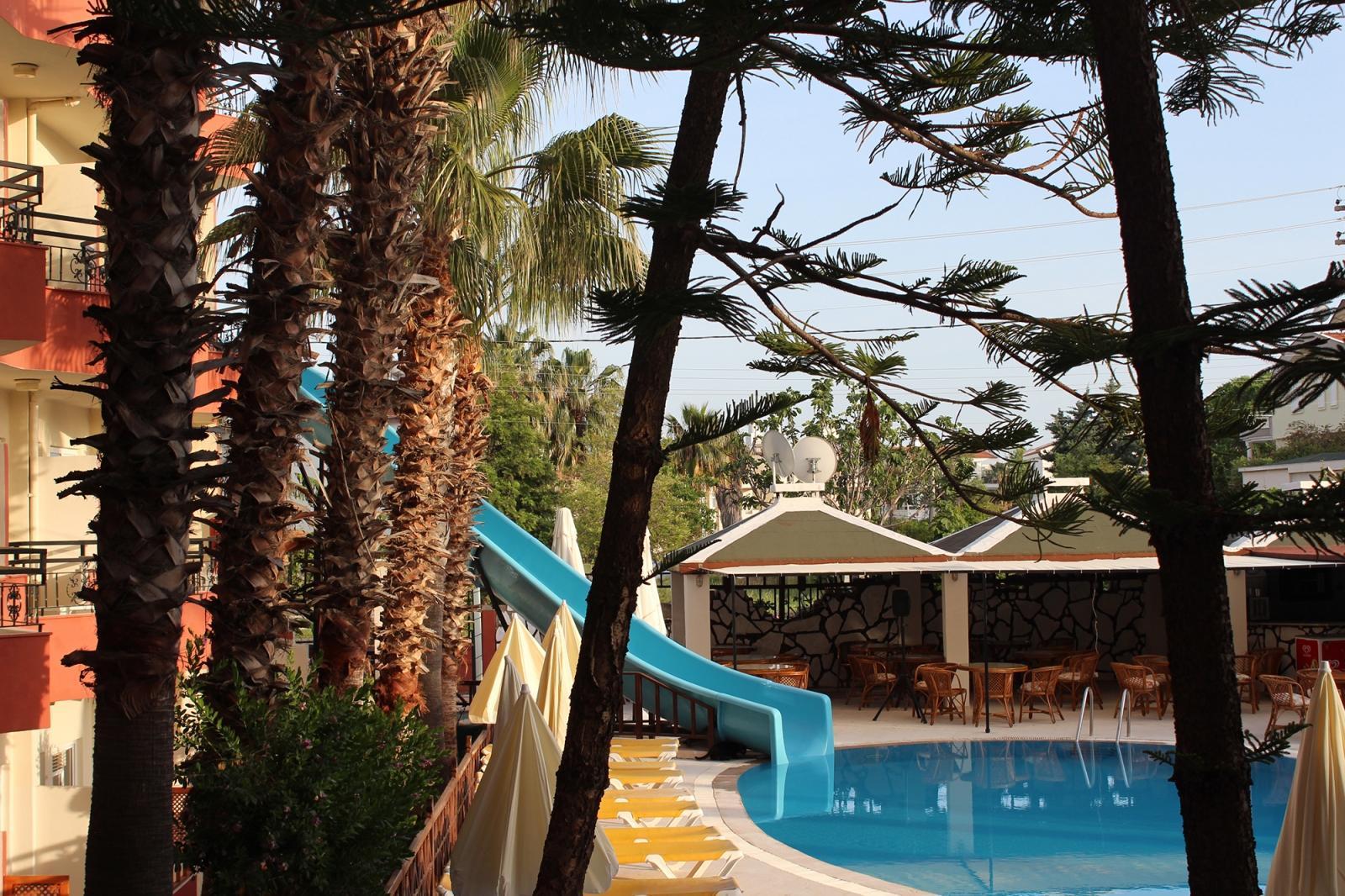 Semoris Hotel Side Luaran gambar