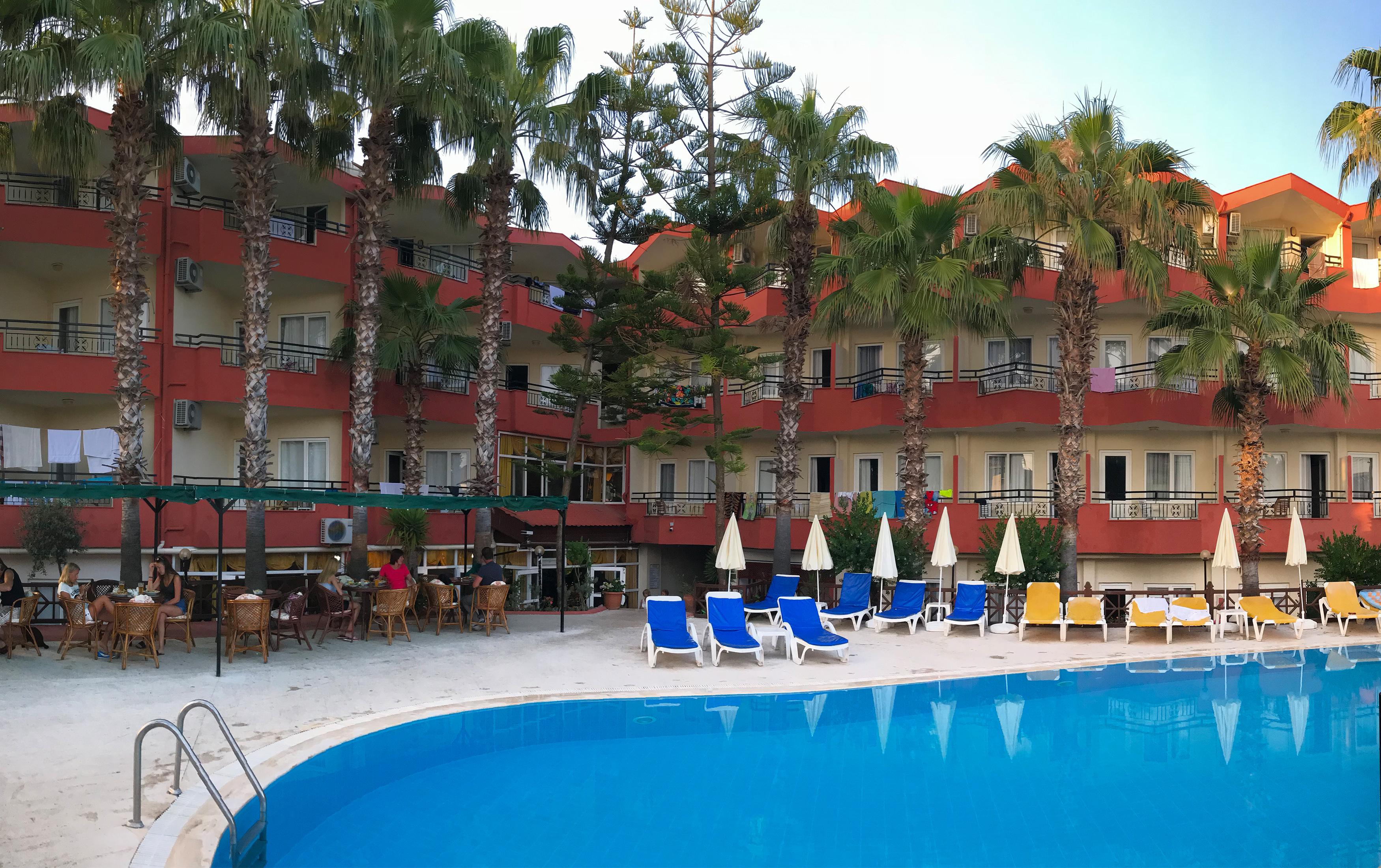 Semoris Hotel Side Luaran gambar
