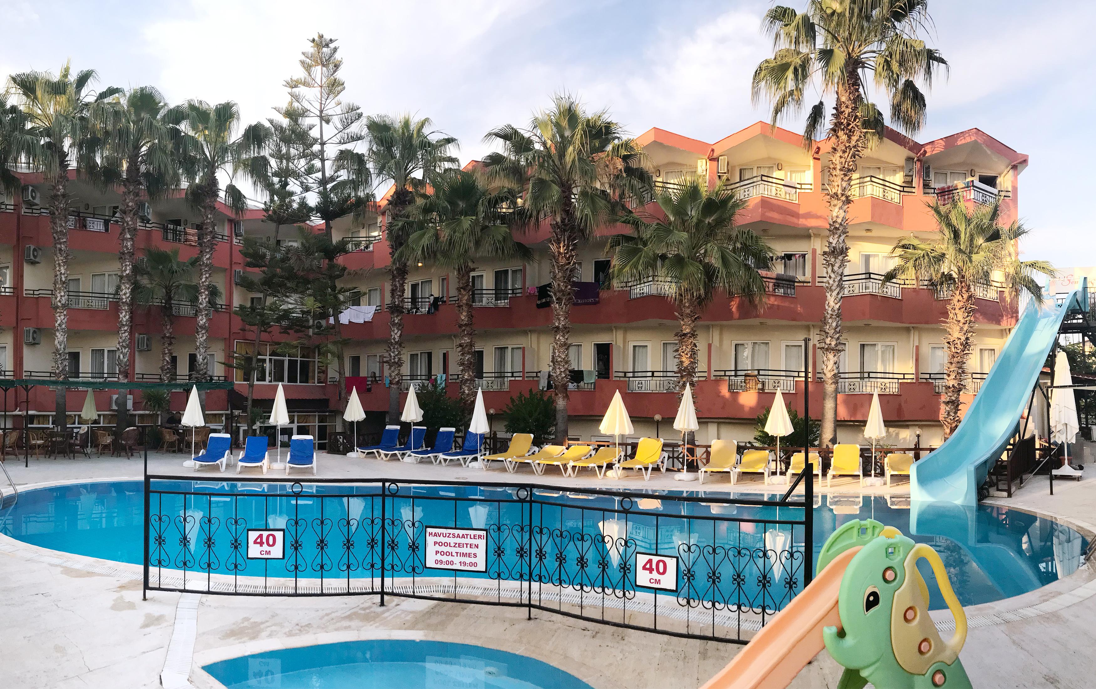 Semoris Hotel Side Luaran gambar