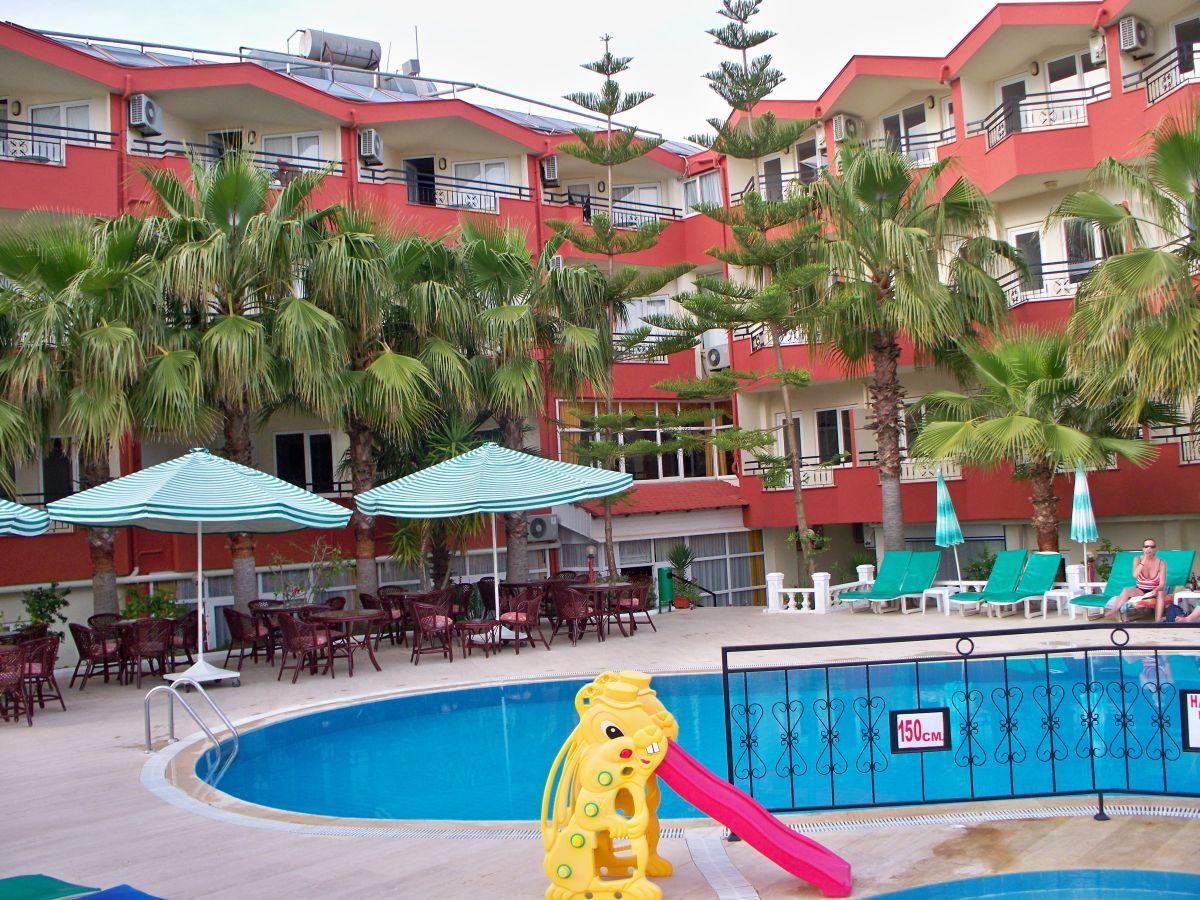 Semoris Hotel Side Luaran gambar